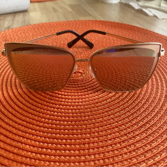 DIFF Rose Gold sunglasses - Picture 1 of 7